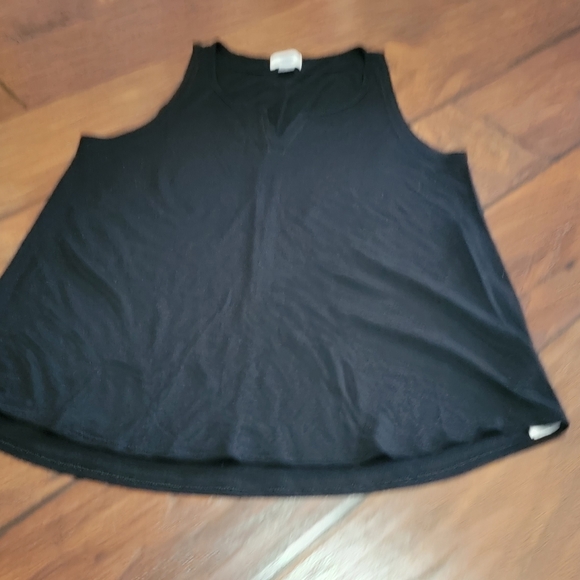 Old Navy top - Picture 2 of 5